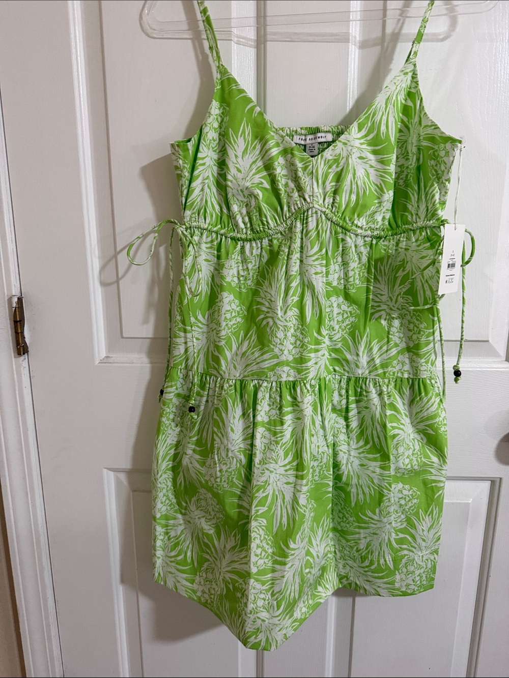 Bright Green Tropical Print Spaghetti-Strap Dress with pockets